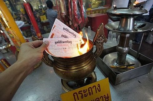 泰国捐棺可积累阴德，积累福报。