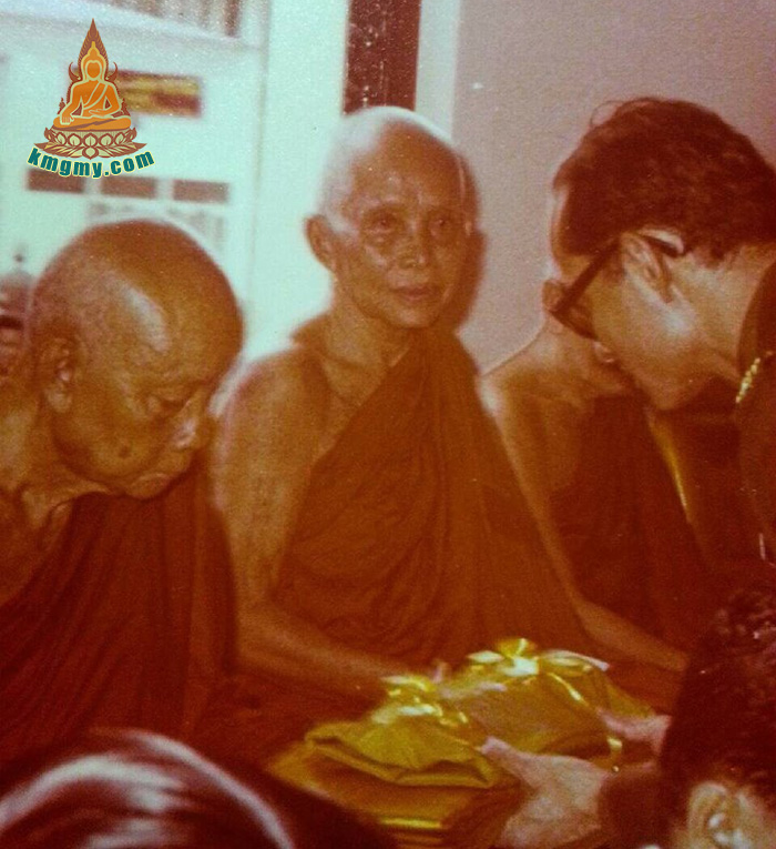 九世皇跪拜龙婆布达