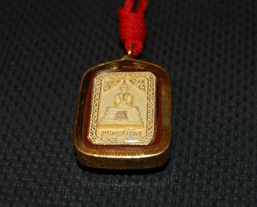 泰国旅游景点的佛牌--千万小心佛牌