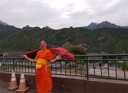 泰国最妖艳的僧人游长城