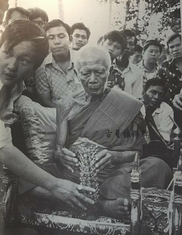 泰国佛牌恭请现场