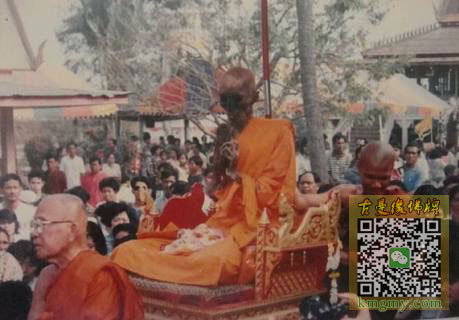 龙婆双/爽换袈裟仪式