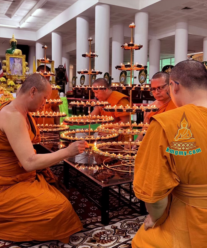 泰国寺庙供灯