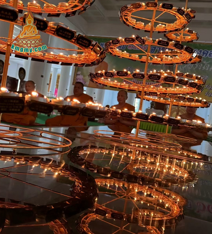 泰国皇家寺庙供灯祈福法事