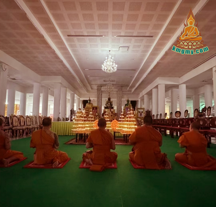 泰国皇家寺庙供灯祈福法事