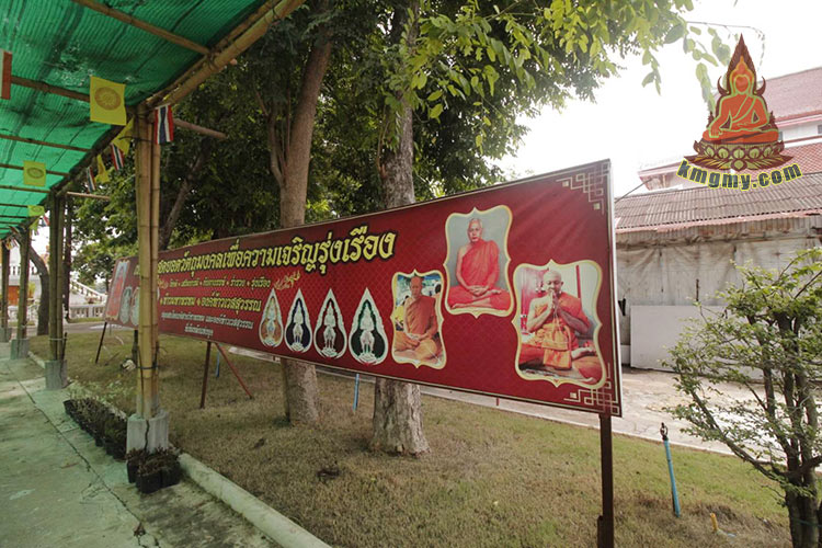 泰国寺庙恭请佛牌